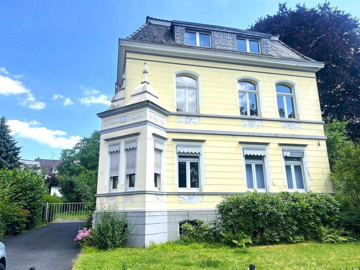 ++ UNTERNEHMERVILLA MIT GEWERBETEIL UND GARAGE IN DER SÜDSTADT ++