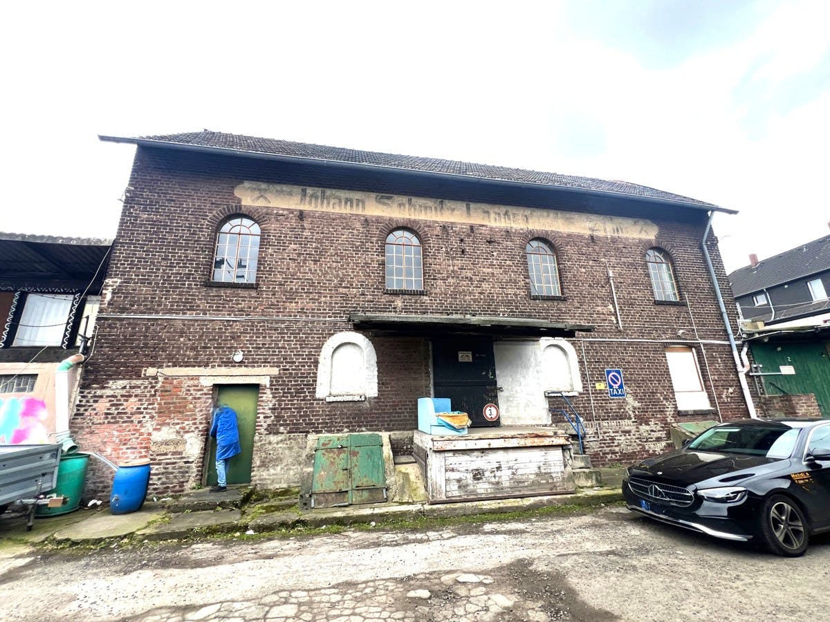 ++ ATELIER ZUR MIETE ++