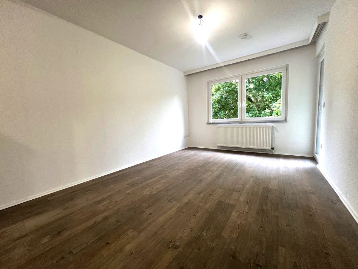 ++ SUPER GEMÜTLICHE WOHNUNG MIT BALKON UND EINBAUKÜCHE IM GRÜNEN ++