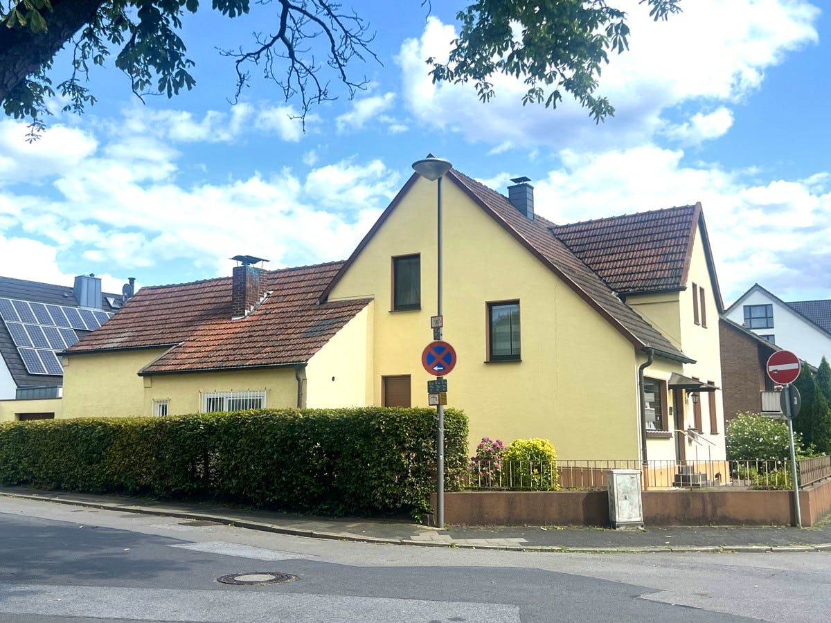 ++ 1-2-FAMILIENHAUS MIT POTENTIAL ++